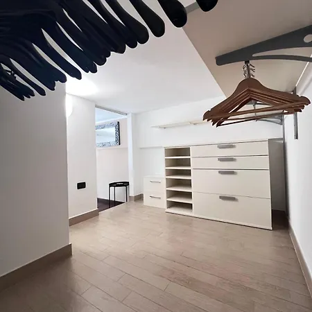 Rooftop Haven Apartment *